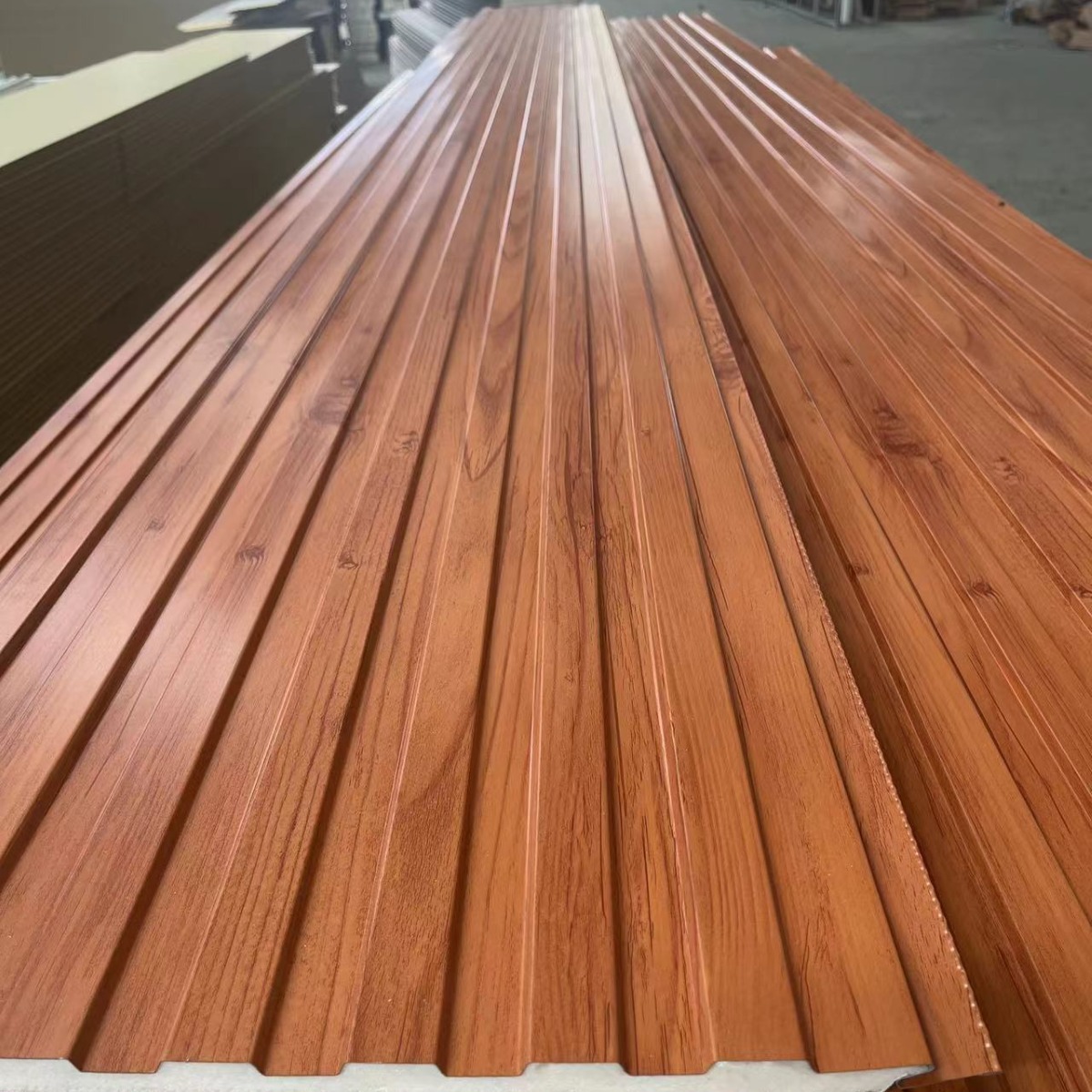 Изоляция стальной конструкции с текстурой дерева для улучшения дома на вилле с опорной стеновой панелью