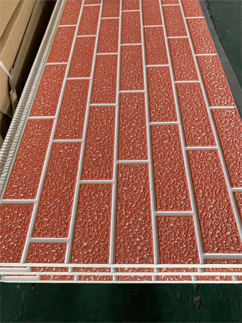 Надежная композитная плита с кирпичной текстурой для эффективной изоляции в киосках. Металлическая изоляционная плита