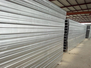 Сборный несущий стальной каркас; Бетонная плита пола