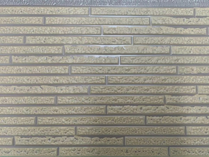 Металлические кровельные панели с текстурой реек для современных киосков и стендов. Металлическая резная панель. 